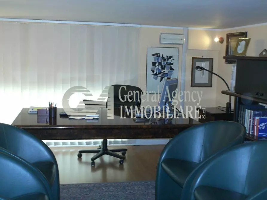 Immagine 9 di Locale commerciale in affitto  in via Pietro Bonfante 50 a Roma