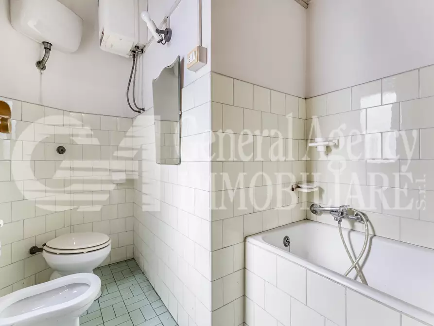 Immagine 83 di Appartamento in vendita  in via guido de ruggiero a Roma