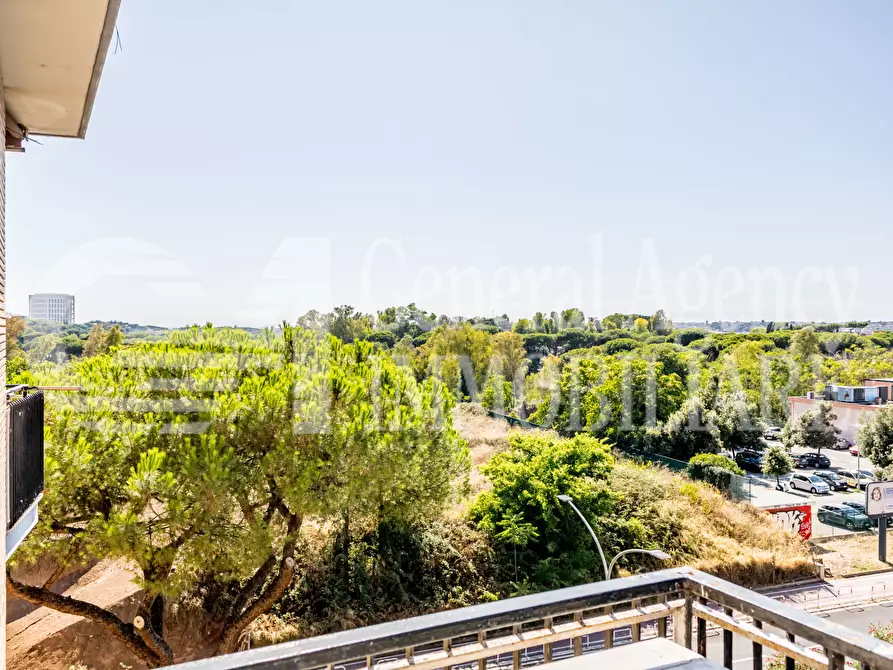 Immagine 5 di Appartamento in vendita  in via guido de ruggiero a Roma