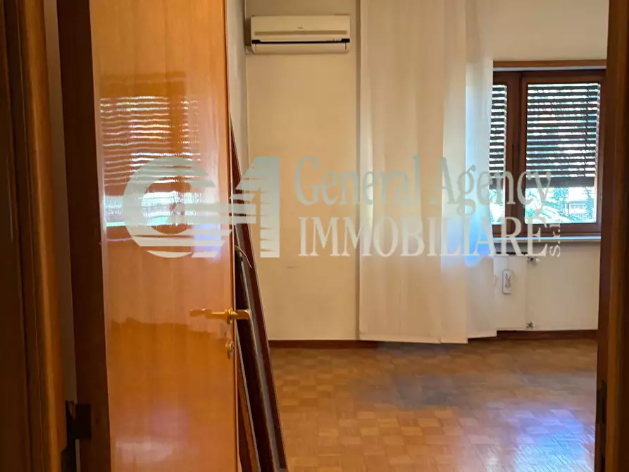 Immagine 53 di Appartamento in vendita  in via guido de ruggiero a Roma