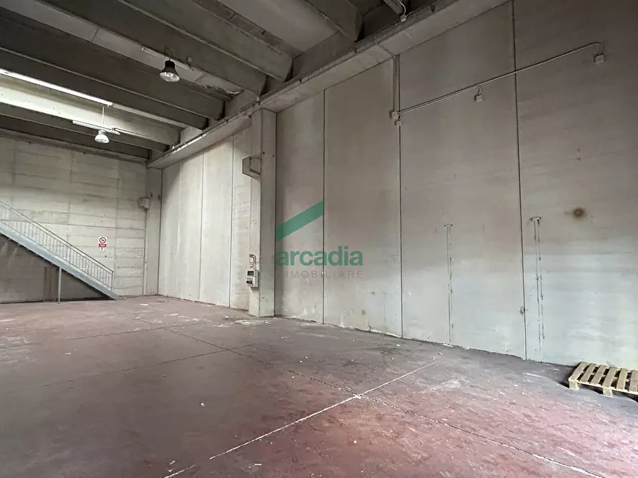 Immagine 12 di Attività artigianale in vendita  in sp231 km 79.400 a Modugno