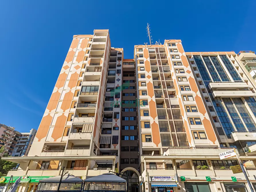 Immagine 41 di Ufficio in vendita  in Via Camillo Rosalba 49 a Bari