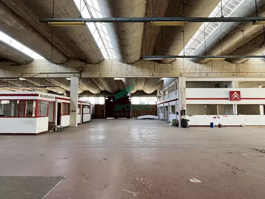 Immagine 4 di Attività artigianale in vendita  in Via Fratelli Philips 11 a Bari