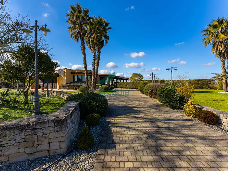 Immagine 44 di Locale commerciale in vendita  in Strada Vicinale Vecchia di Matera 369 a Gioia Del Colle