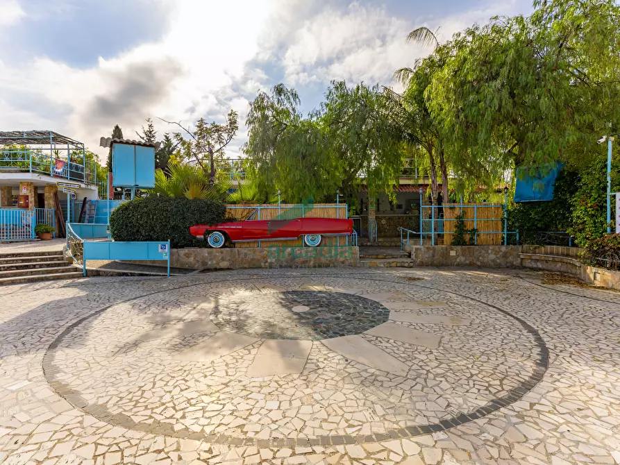 Immagine 33 di Locale commerciale in vendita  in Strada la Grava 16 a Bari