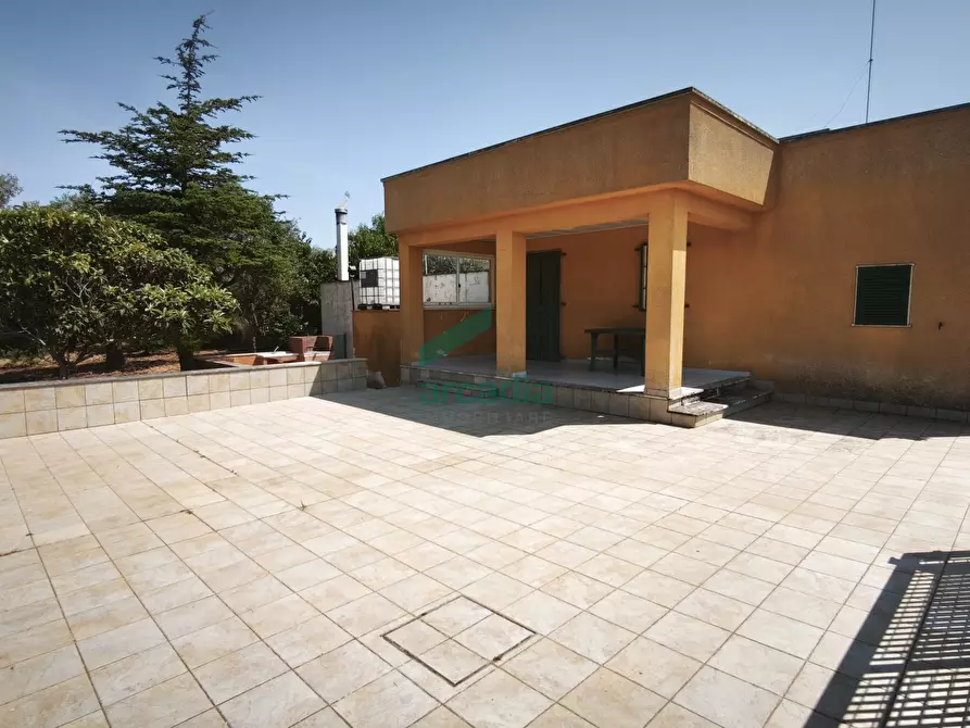 Immagine 2 di Villa in vendita  in KM 42 761 a Locorotondo
