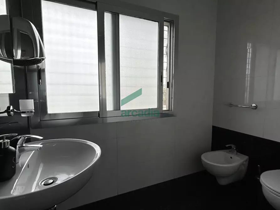 Immagine 19 di Attività artigianale in vendita  in sp231 km 79.400 a Modugno