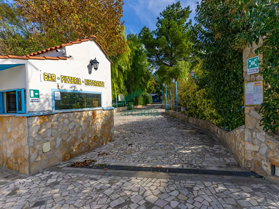 Immagine 55 di Locale commerciale in vendita  in Strada la Grava 16 a Bari