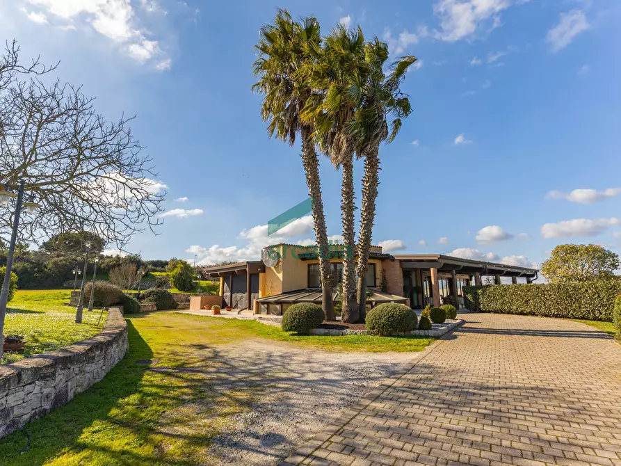 Immagine 41 di Locale commerciale in vendita  in Strada Vicinale Vecchia di Matera 369 a Gioia Del Colle