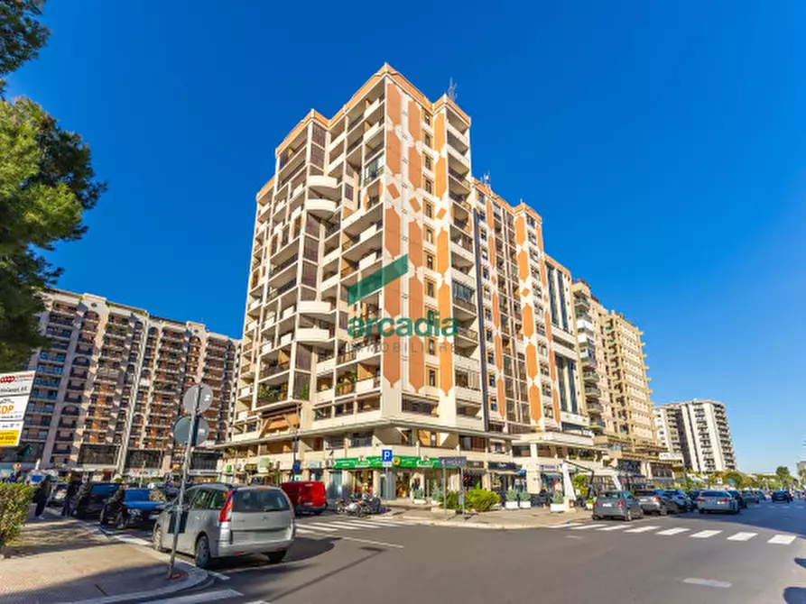 Immagine 1 di Ufficio in vendita  in Via Camillo Rosalba 49 a Bari