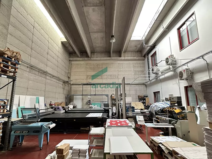 Immagine 10 di Attività artigianale in vendita  in Strada Provinciale 231 a Modugno