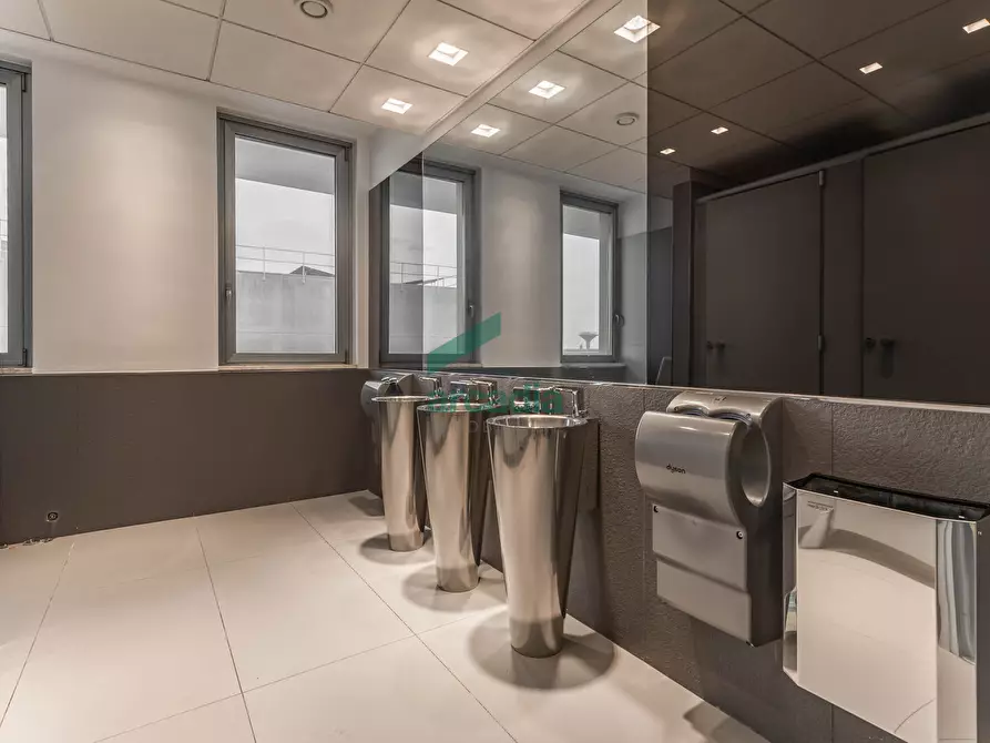 Immagine 61 di Attività artigianale in vendita  in Via dei Gigli 21 a Modugno