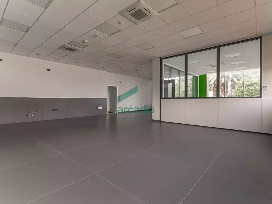 Immagine 54 di Attività artigianale in vendita  in Via dei Gigli 21 a Modugno