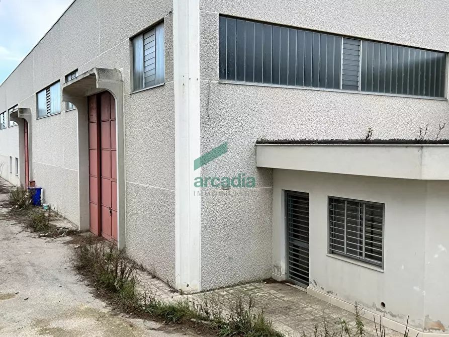 Immagine 11 di Attività artigianale in vendita  in Viale Donato De Leonardis 22 a Bari