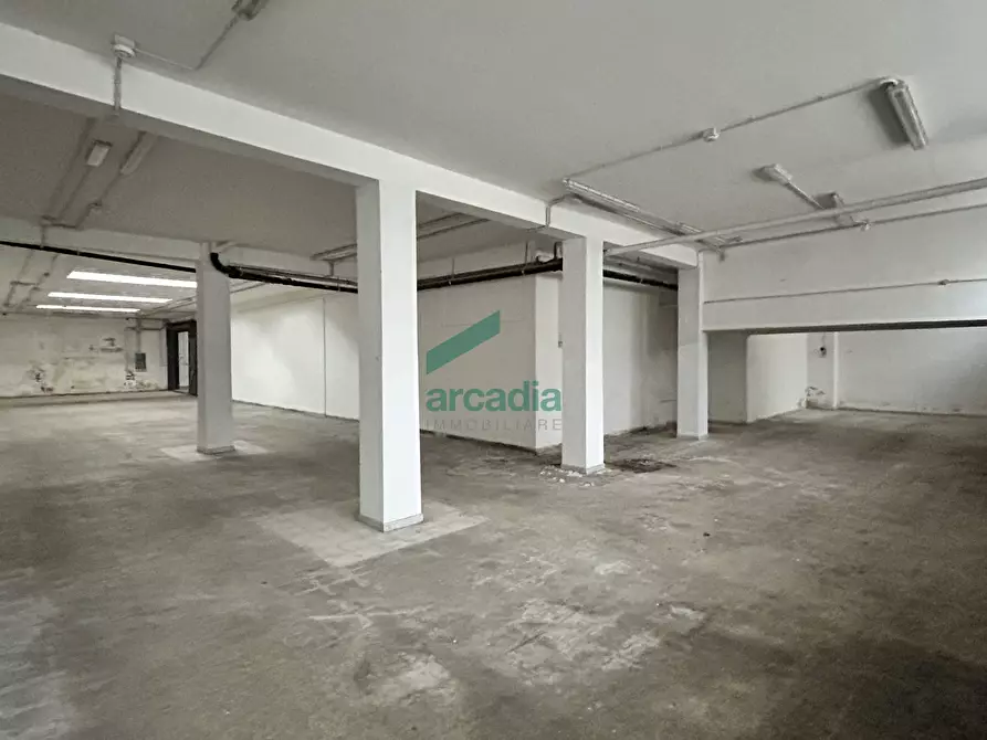 Immagine 15 di Garage in vendita  in Via Monte San Michele a Bari