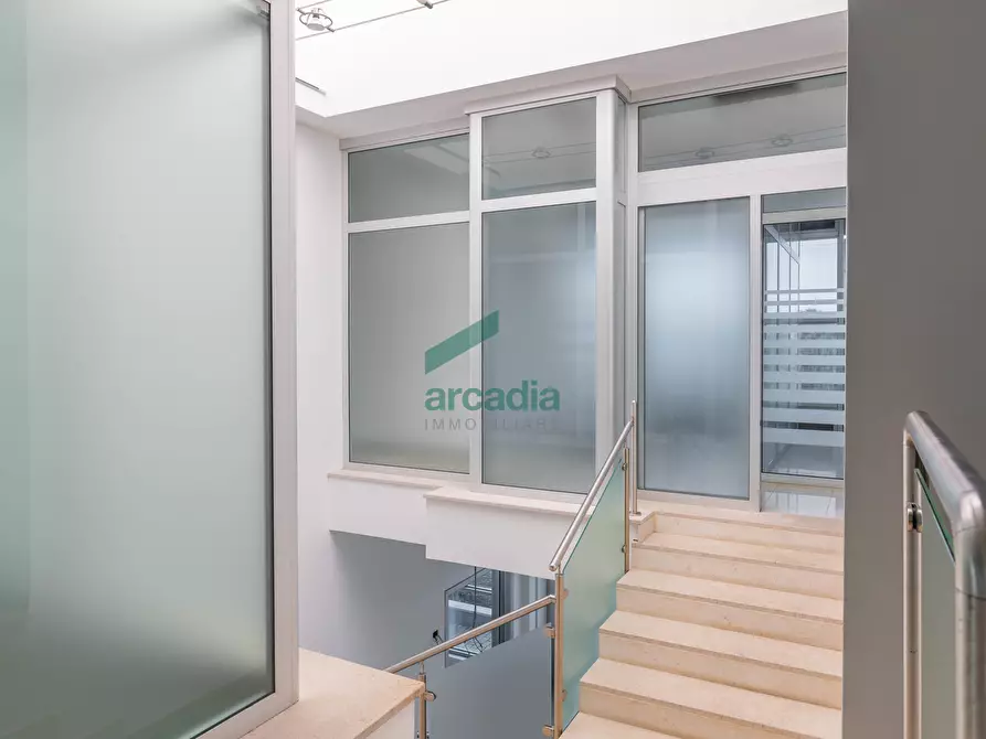 Immagine 15 di Ufficio in affitto  in Largo degli Stagnini 6 a Modugno