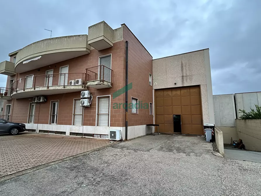 Immagine 1 di Attività artigianale in vendita  in Via dei Vetrai 5 a Modugno