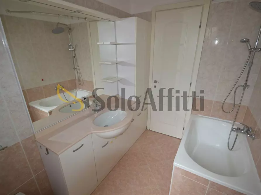 Immagine 17 di Trilocale in affitto  in Via Alfonso Capecelatro 75 a Milano