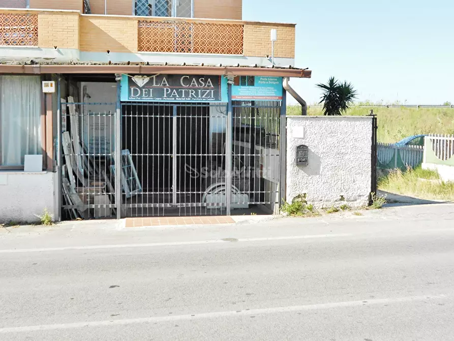 Immagine 5 di Locale commerciale in affitto  in Via della Scafa a Fiumicino