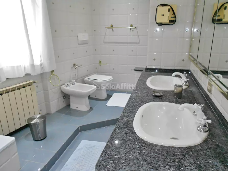 Immagine 17 di Villetta a schiera in affitto  in Via Fiorenzuola di Focara a Fiumicino