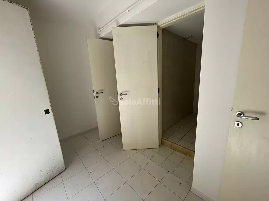 Immagine 12 di Magazzino in affitto  in Corso Trieste 82 a Caserta