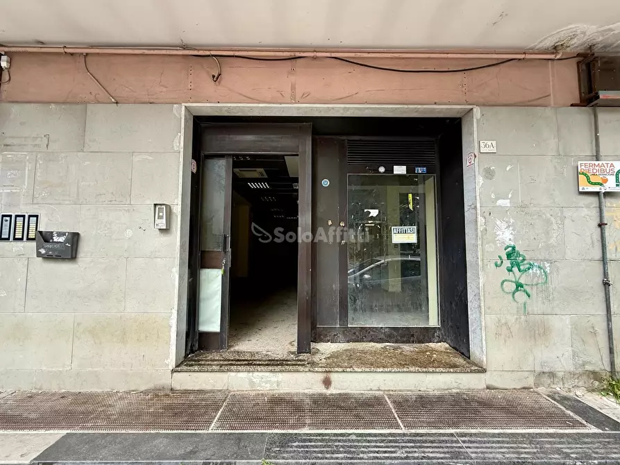 Immagine 9 di Locale commerciale in affitto  in Via Giulio Antonio Acquaviva 36a a Caserta