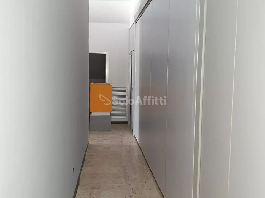 Immagine 5 di Ufficio in affitto  a Catanzaro