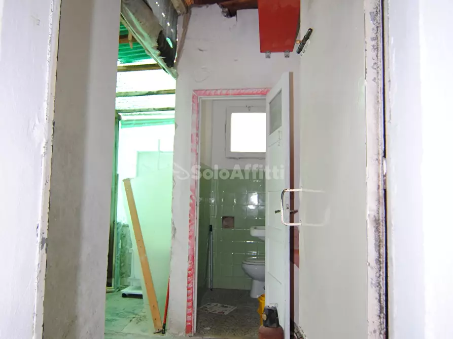 Immagine 8 di Locale commerciale in affitto  a Livorno