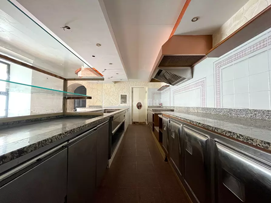 Immagine 8 di Locale commerciale in affitto  a Catanzaro