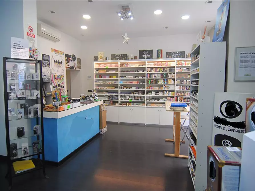 Immagine 5 di Locale commerciale in affitto  in Corso Amedeo 100 a Livorno