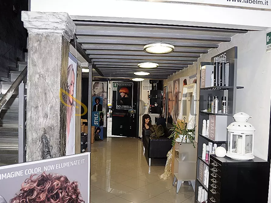 Immagine 8 di Locale commerciale in affitto  in Via Vittorio Asinari di Bernezzo 33d a Torino