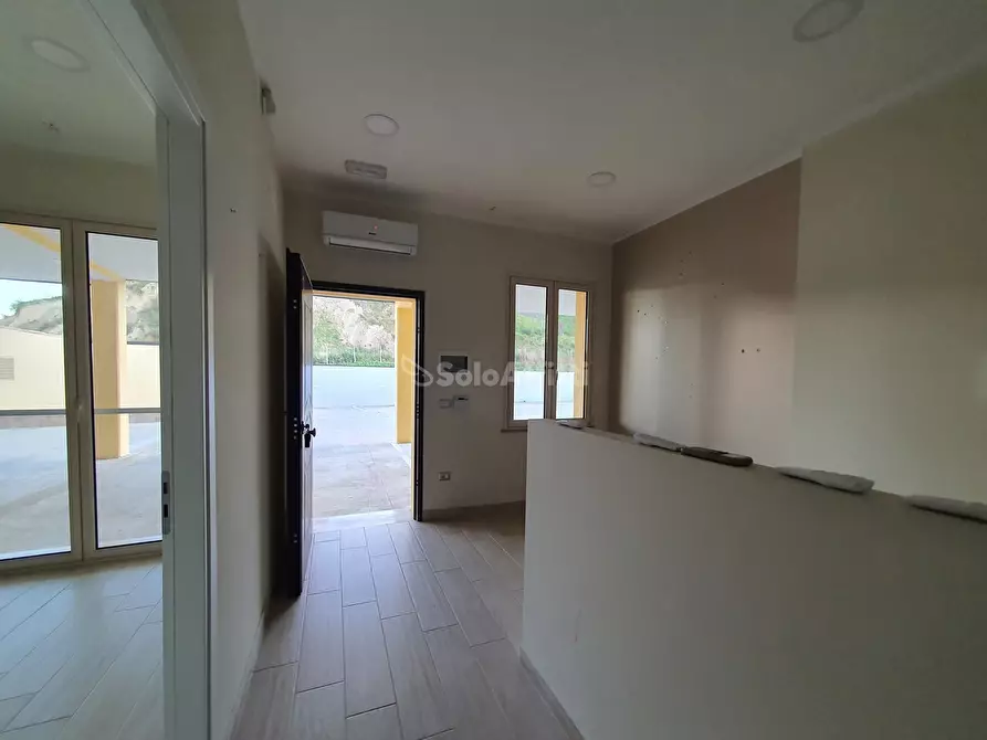 Immagine 10 di Ufficio in affitto  a Borgia