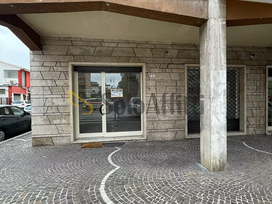 Immagine 2 di Locale commerciale in affitto  in Via Adige a Frosinone