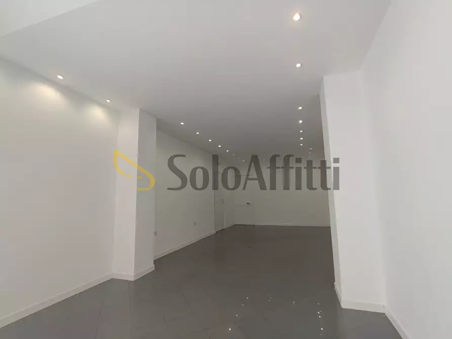 Immagine 3 di Locale commerciale in affitto  in Via Camillo Benso Cavour 1B a Busto Arsizio