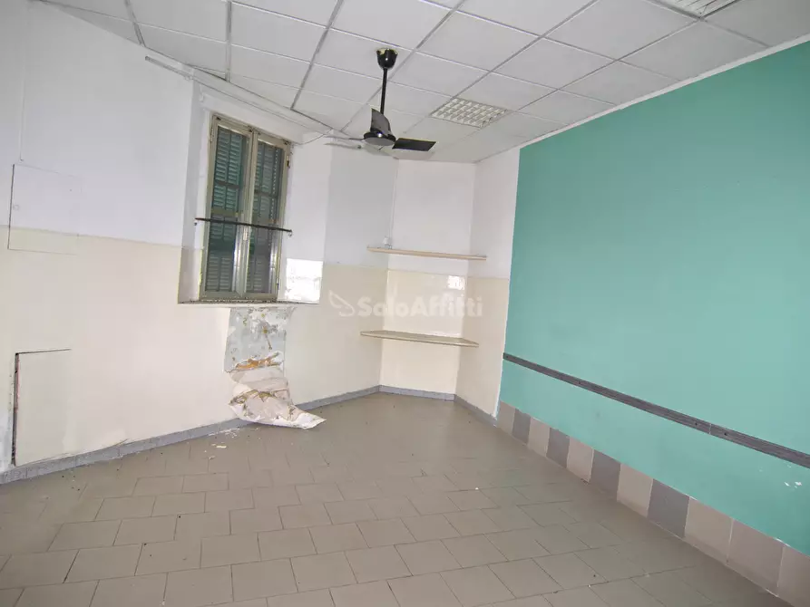 Immagine 6 di Locale commerciale in affitto  a Livorno