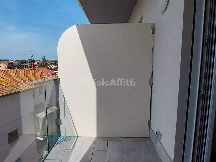 Immagine 35 di Trilocale in affitto  in Via del Castello a Roma