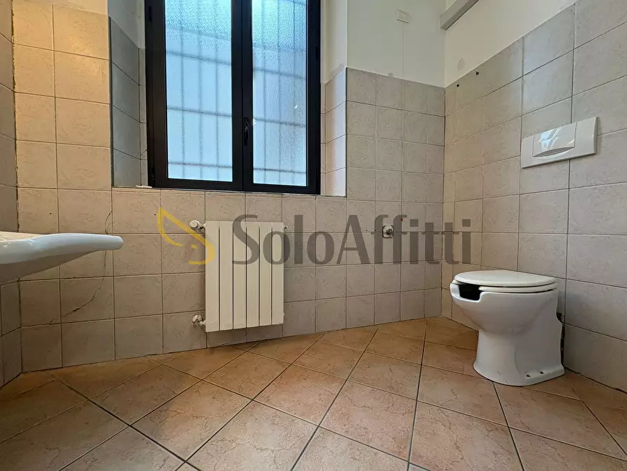 Immagine 7 di Locale commerciale in affitto  in Via dei Mille 11 a Busto Arsizio