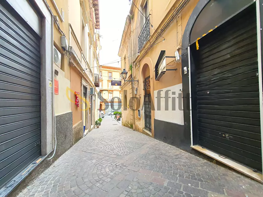 Immagine 1 di Locale commerciale in affitto  in Piazza Bernardino Grimaldi 16 a Catanzaro
