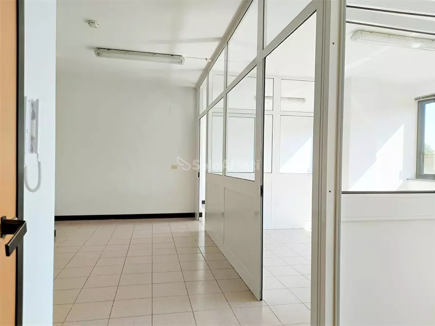 Immagine 7 di Ufficio in affitto  in Via Ivo Oliveti a Fiumicino