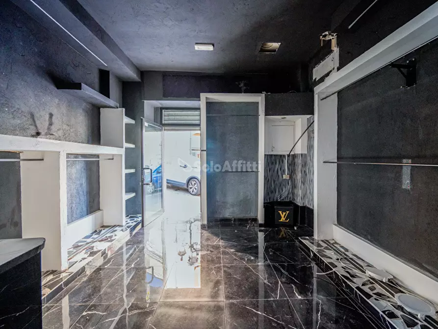 Immagine 3 di Locale commerciale in affitto  a Catanzaro