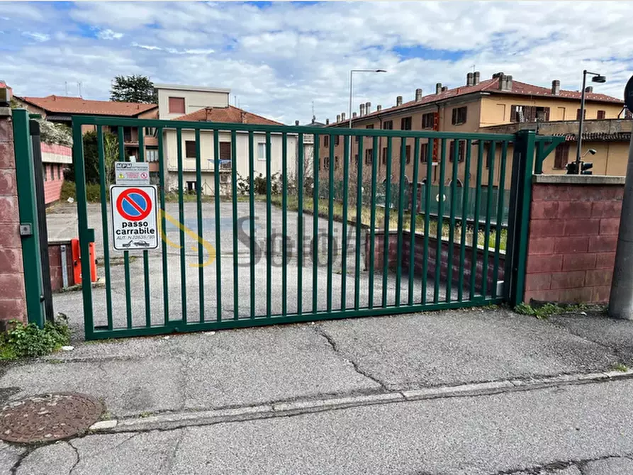 Immagine 2 di Garage in affitto  in Via Giustizia e Libertà 1 a Como