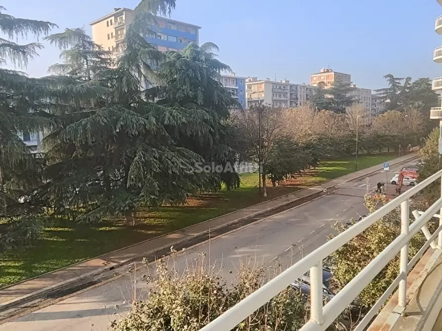 Immagine 1 di Trilocale in affitto  in Viale Libertà a Pavia