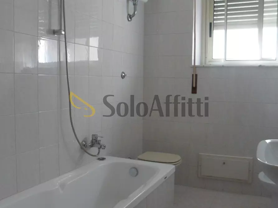 Immagine 14 di Trilocale in affitto  a Cagliari