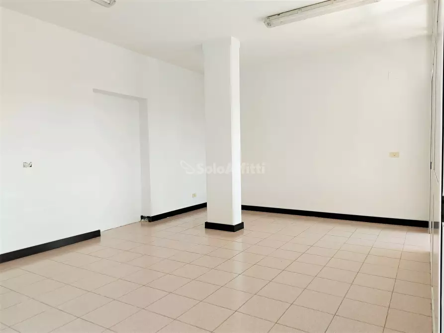 Immagine 8 di Ufficio in affitto  in Via Ivo Oliveti a Fiumicino