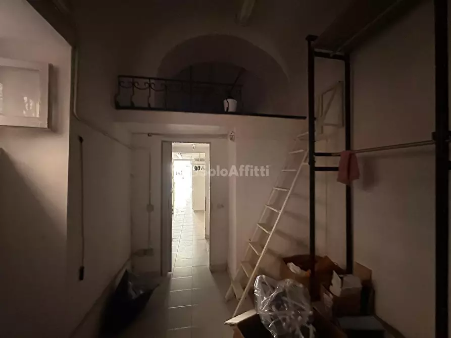 Immagine 17 di Locale commerciale in affitto  in Corso Trieste 189 a Caserta