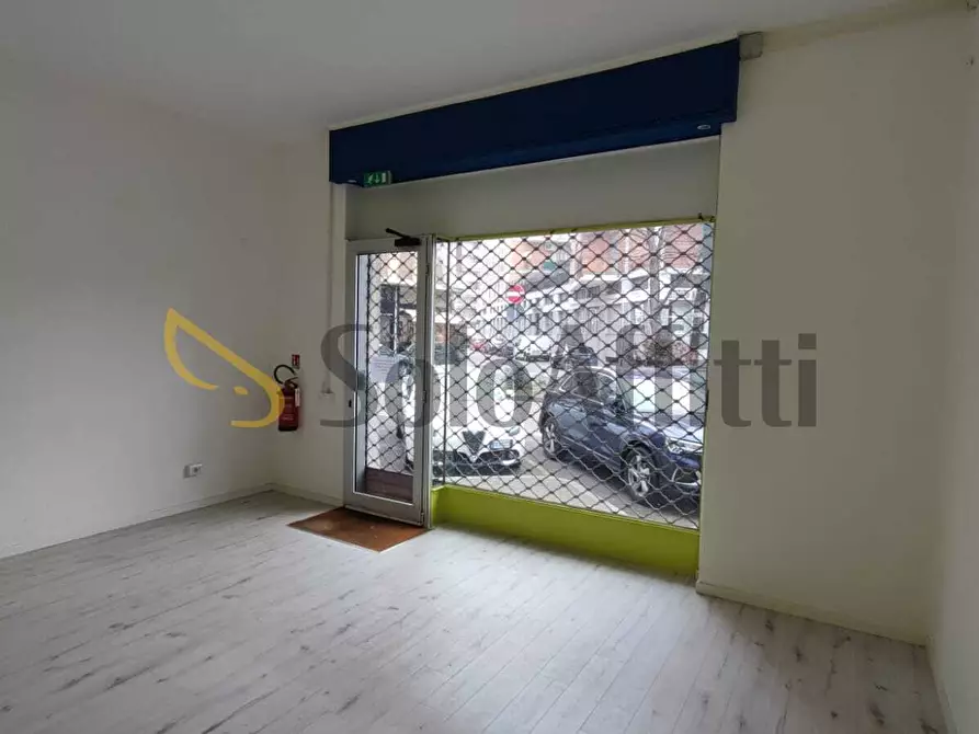 Immagine 14 di Locale commerciale in affitto  in Piazzale Caduti Saronnesi 8 a Saronno