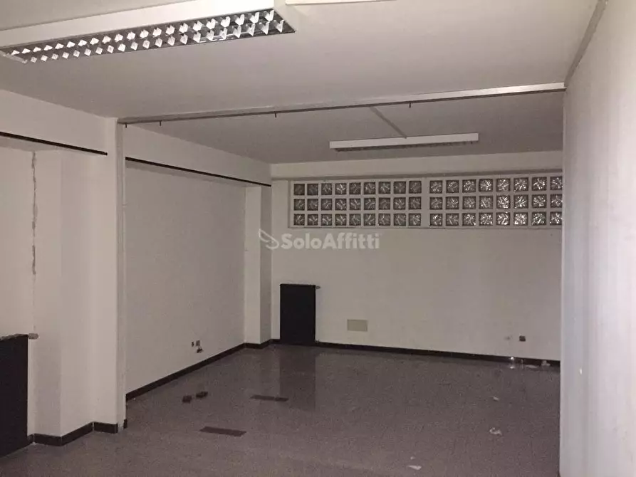 Immagine 10 di Locale commerciale in affitto  in Strada Cambiano 220 a Chieri