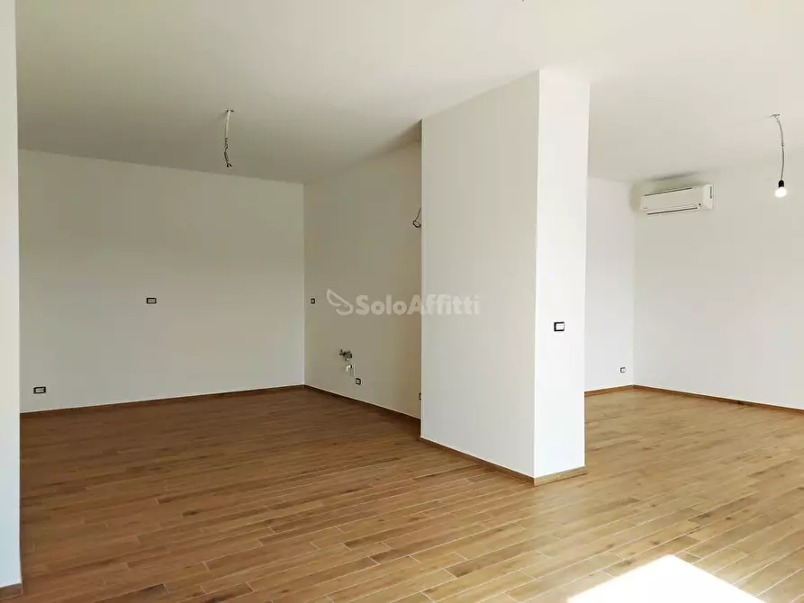 Immagine 14 di Trilocale in affitto  in Via del Castello a Roma