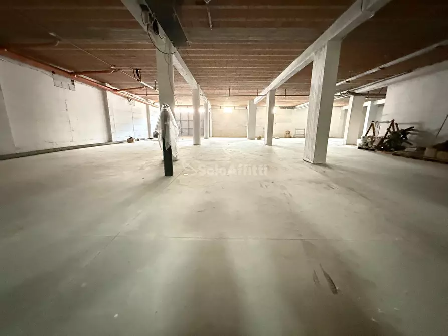 Immagine 7 di Magazzino in affitto  in Via Forche Caudine 165 a Maddaloni