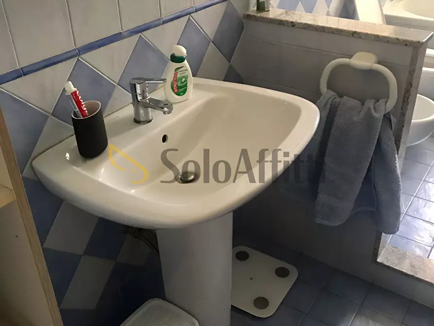 Immagine 15 di Bilocale in affitto  in VIA CLAVIERE a Torino